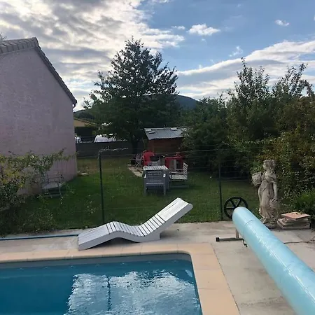 Calme Avec Piscine לאוולאנה